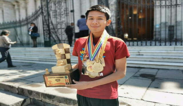 Leonardo necesita viajar a Lima para participar en campeonato de ajedrez. Foto: HBA Noticias.