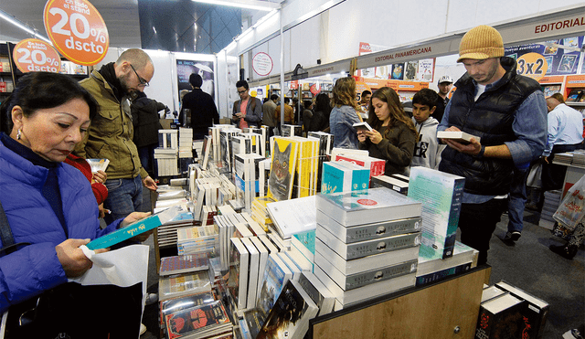 Demanda. En Lima, los lectores pagan hasta S/80 por libro, mientras que el monto llega a S/50 en regiones. Foto: difusión