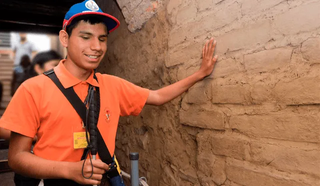 Las personas con discapacidad también pueden asistir a la piscina que fue construida especialmente para esta población. Foto: Municipalidad de Lima