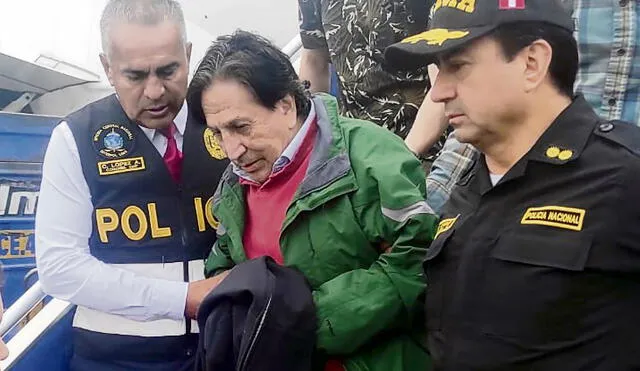 El expresidente Alejandro Toledo llegó caminando, pero por problemas de salud tuvo que realizar sus trámites de ingreso y extradición en una silla de ruedas. Foto: difusión