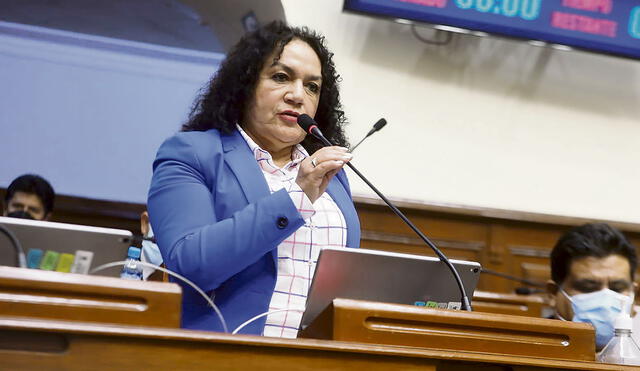 En un comunicado, María Acuña rechazó la denuncia y la calificó de "tendenciosa". Foto: Congreso