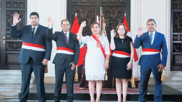 Juramentación. En las primeras horas de la tarde del domingo juraron los nuevos ministros ante Boluarte en Palacio de Gobierno. Foto: SEPRES