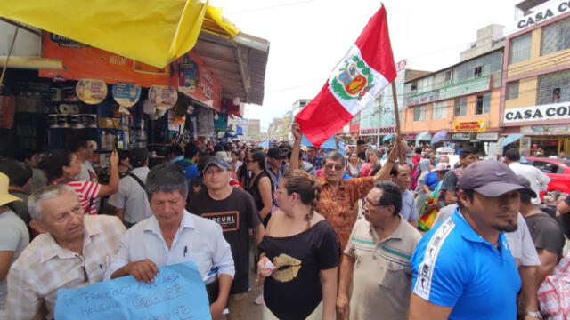 Comerciantes protestaron por administración del mercado Modelo de Chiclayo. Foto: La República