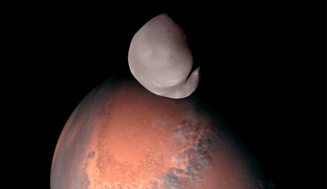 Imagen compuesta de la luna Deimos y el planeta Marte captados por la sonda Hope. Fotos: Emirates Mars Mission