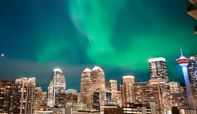 Aurora boreal captada en el cielo de Calgary, en Canadá. Foto: Twitter / @KyleBrittainWX