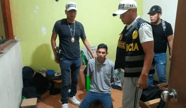 Durante la intervención, al sujeto se le encontró 25 bolsas con clorhidrato de cocaína, marihuana y droga sintética. Foto: PNP