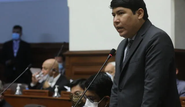 Eduardo Castillo fue acusado de enviarle mensajes amenazantes a su expareja. Foto: Congreso