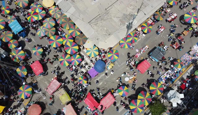 Muchas personas optan por el comercio ambulatorio. Foto: La República