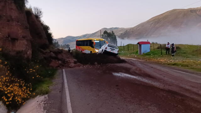 El deslizamiento de tierra se habría generado a causa de canales de regadío. Foto: Alexander Flores/La República - Video: Radio Americana Regional