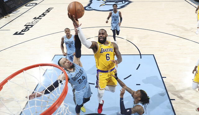 Lakers aún lidera la serie por 3-2 contra Grizzlies. Foto: AFP