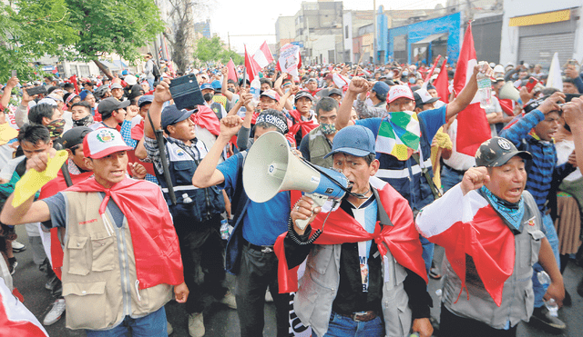 Según el titular del organismo de derechos humanos, César Muñoz, respecto al uso desmedido de la fuerza por las fuerzas del orden durante las protestas, las superiores "pueden ser considerados responsables de abusos". Foto: Antonio Melgarejo