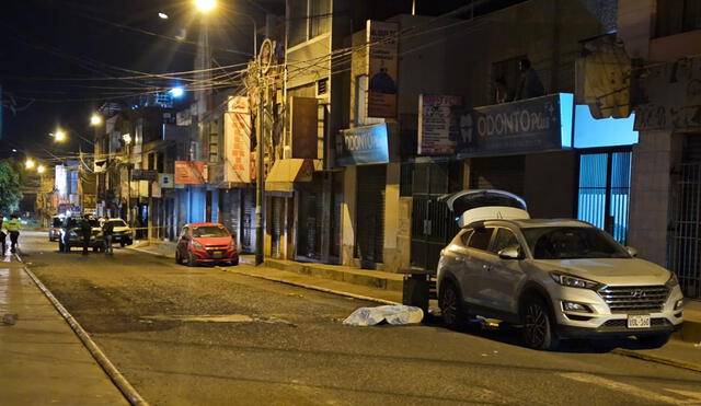 Escena. Policía investiga quienes asesinaron a comerciante. Crimen ocurrió en Zamácola. Foto: La República