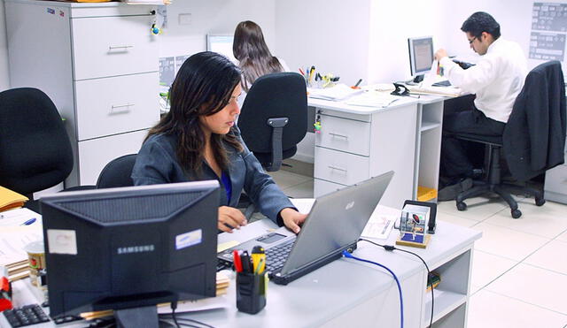 Quienes laboren este lunes 1 de mayo y decidan tomar un descanso sustitutorio, percibirán su remuneración normal. Foto: Andina