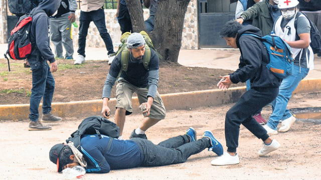 Impacto. Organismos de DD.HH. señalan que las FF.AA. y la PNP hicieron uso desproporcionado e indiscriminado de la fuerza contra manifestantes y transeúntes. Foto: AFP