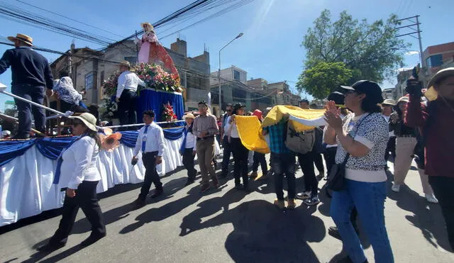 El párroco declaró que espera que esta procesión se repita cada año. Foto: Leonela Aquino / La República