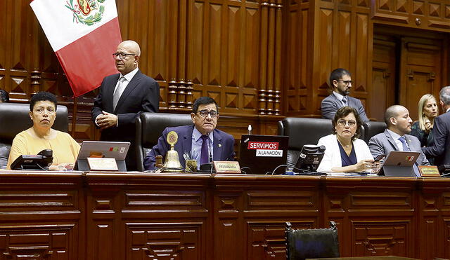 A fines de abril, también se cuestionó el gasto de S/35 millones para financiar un bono extraordinario para los trabajadores del Parlamento. Foto: Congreso