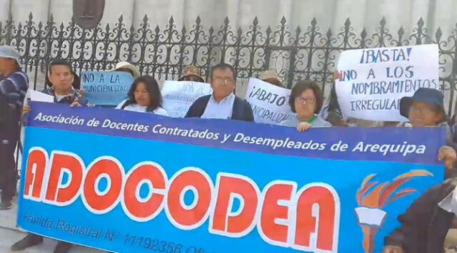 Docentes exigen oportunidades de trabajo. Foto: captura/Diario El Pueblo