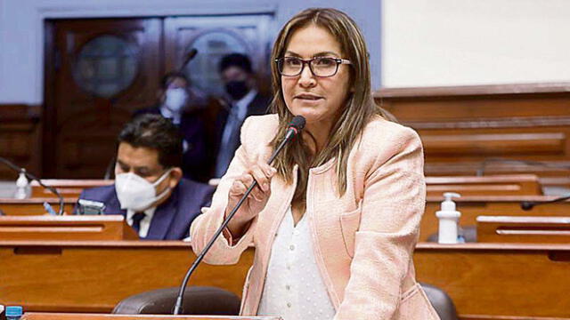 Magaly Ruiz será investigada por el presunto delito contra la administración pública en la modalidad de concusión por el Ministerio Público. Foto: Congreso