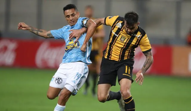 Cristal y The Strongest chocaron en el Nacional por la fecha 3 de la Copa Libertadores. Foto: EFE