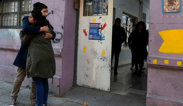 Padres y madres de la institución de Argentina denunciaron a las 3 profesoras. Foto: Telam