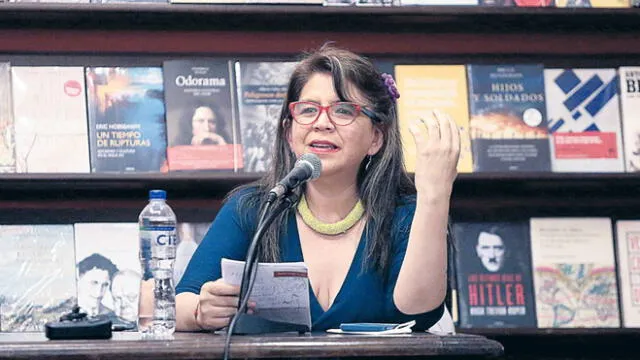 Símbolo. La periodista de investigación Paola Ugaz personifica la persecución judicial por difamación. Enfrenta diez procesos. Foto: Gerardo Marín/La República.