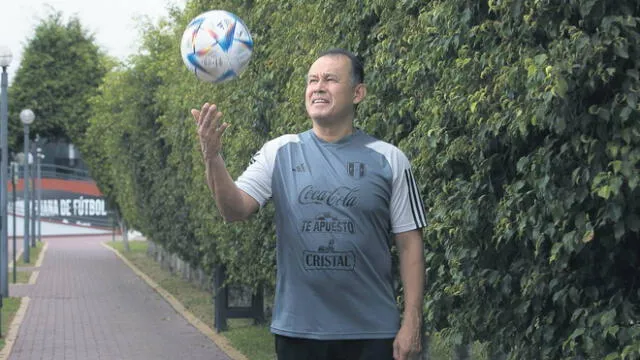 Concentrado. El técnico de la selección, que nos atendió en la Videna, no descansa en su propósito por iniciar de mejor manera las eliminatorias en setiembre. Foto: Marco Cotrina