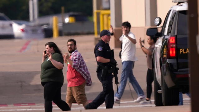 Nuevo tiroteo se desata en un centro comercial en la ciudad de Texas. El tirador fue abatido por un policía. Foto: The New York Times.