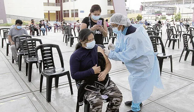 Vacíos. Son pocas las personas que acuden a los centros de salud para completar sus dosis. Foto: difusión