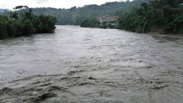 Rescatistas buscan por la orilla del río. Foto: RPP