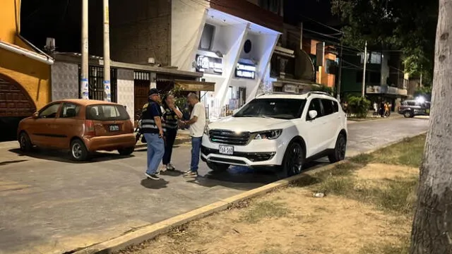 Agentes llegaron a escena del crimen: empresario minero fue asesinado en su vehículo. Foto: La República