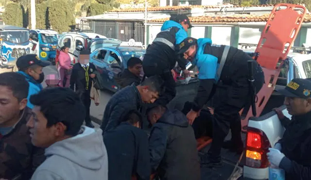 Personal de Serenazgo y bomberos brindaron los primeros auxilios. Foto: Municipalidad Huancavelica