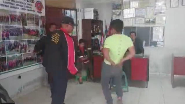 Delincuentes son castigados por rondas campesinas. Foto:  Captura de video habla Cajamarca