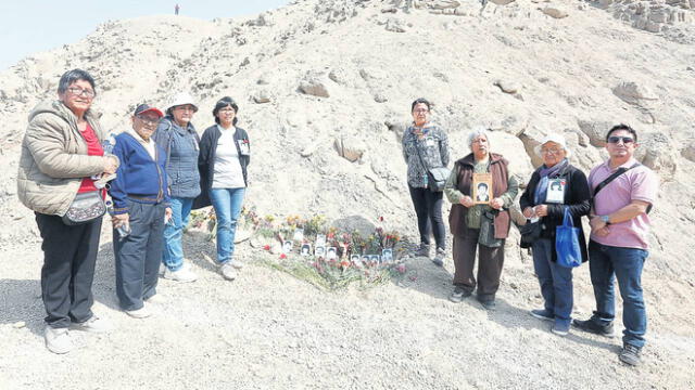 Demanda. Familiares exigen que se culmine la diligencia de búsqueda en Cieneguilla, donde el año pasado hallaron un hueso. Foto: Félix Contreras/La República