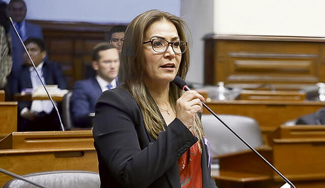 Alegato. Magaly Ruiz Rodríguez, de la bancada de APP, respondió que la finalidad del denunciante es recuperar su trabajo. Foto: difusión