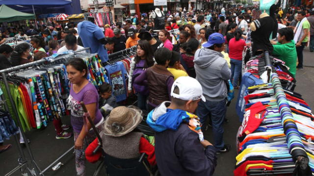 La informalidad laboral en el Perú supera el 76% de la población económica activa. Foto: Andina