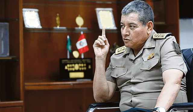 El jefe de la PNP, Jorge Angulo, prefirió no responder por declaraciones de Dina Boluarte. Foto: Infobae - Video: Rosario Rojas/La República