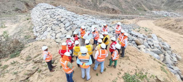 SITU. Técnicos explicaron función de diques a autoridades. Foto: La República