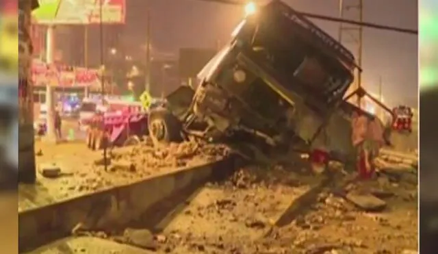 El chofer quedó gravemente herido en el accidente sucedido en VMT. Foto: captura/América