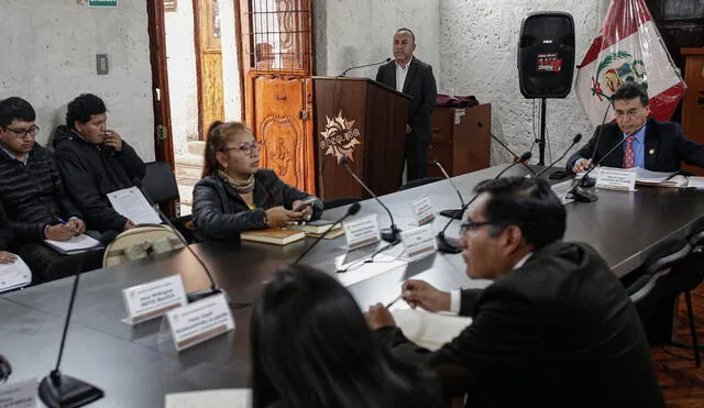 Sin presupuesto. Yakir Rosas comparece en consejo regional. Ahí dijo que solo tiene cuatro fiscalizadores para las minas. Foto: Rodrigo Talavera/ LR