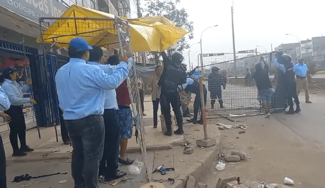 Desalojan a comerciantes informales en la avenida Universitaria. Foto: captura de Facebook/Municipalidad de Comas - Video: Municipalidad de Comas