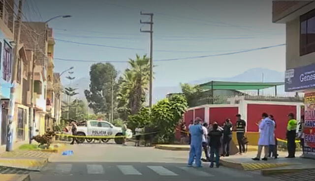 El cuerpo fue hallado en el cruce de las calles Virgen de Guadalupe y Santa Lidia. Foto y video: América TV