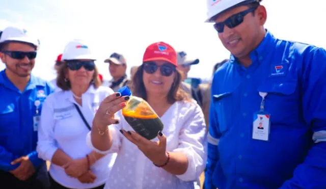 La presidenta Dina Boluarte durante su visita a la Nueva Refinería de Talara (NRT). Foto: Minem