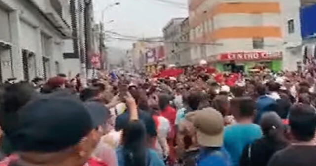 Comerciantes exigen al alcalde de Lima un espacio para trabajar. Foto: captura de Latina - Video: Latina