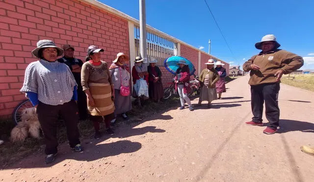 Los padres de familia se mantienen en alerta ante las medidas que adopten las autoridades. Foto: Liubomir Fernández/ La República