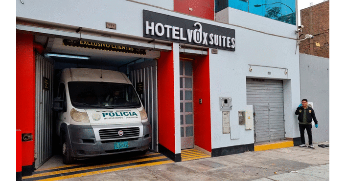 Personal de homicidios de la PNP llegó al hotel Vox Suites. Foto: Paolo Zegarra/LR