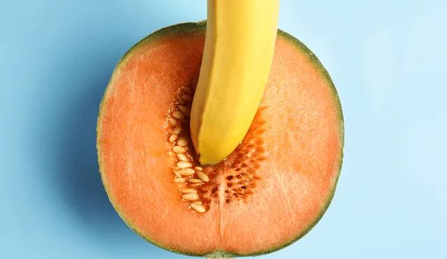 Esta posición sexual genera fricción en los labios vaginales, lo que hace que se estimule mejor al clítoris. Foto: Canva