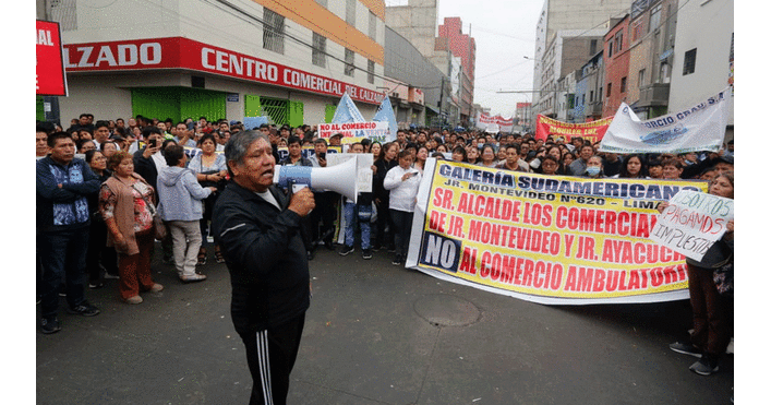 Comerciantes formales del Triángulo Comercial Grau rechazan presencia de ambulantes. Foto: Carlos Félix/La República