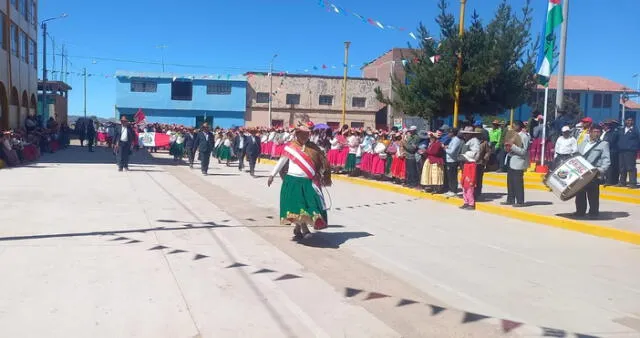 Ciudadanos de Carata celebraron su 48 aniversario. Foto: Efraín Suasaca