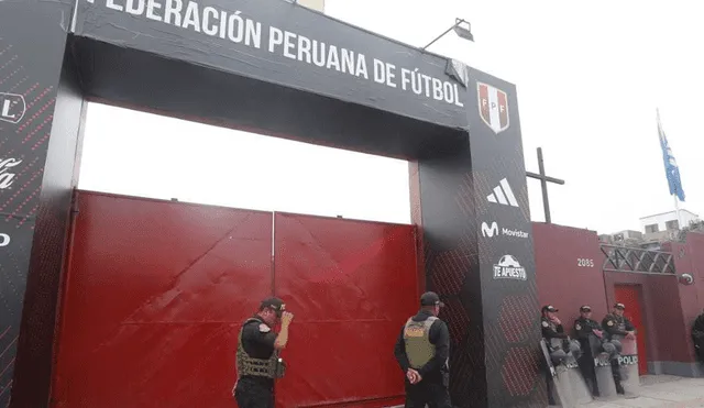 Las autoridades acudieron al complejo deportivo a primeras horas del día. Foto: Carlos Félix/La República - Video: Carlos Félix/LR