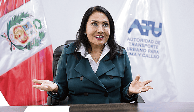 Acciones. María Jara y su abogado Luciano López señalan que el tema no es por “una persona”, sino por el respeto a la institucionalidad y autonomía de la ATU. Foto: Antonio Melgarejo/La República